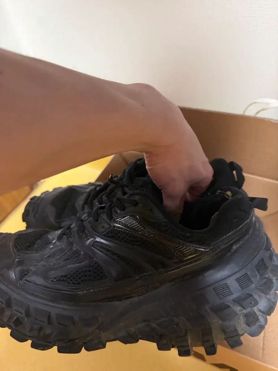 バレンシアガ ディフェンダー 42サイズ - メルカリ