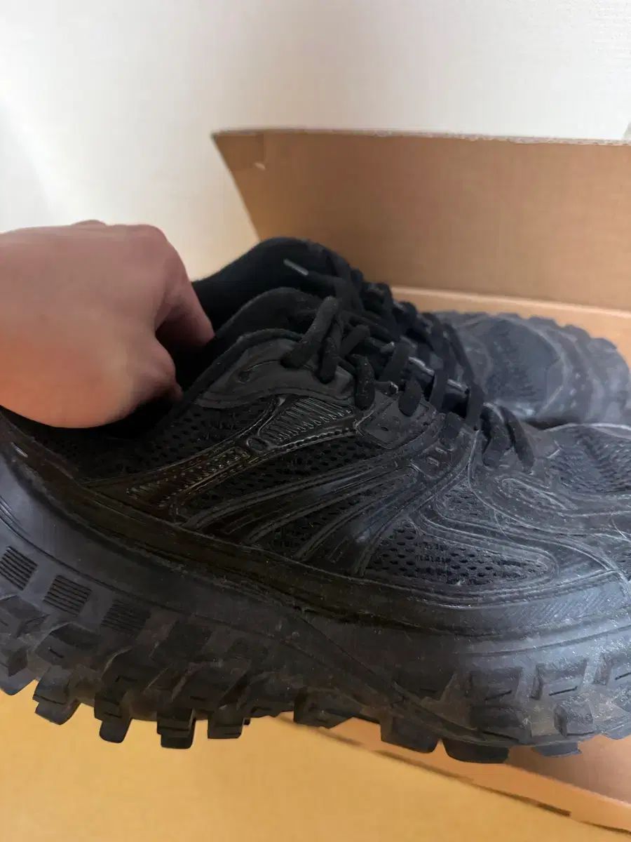 バレンシアガ ディフェンダー 42サイズ - メルカリ