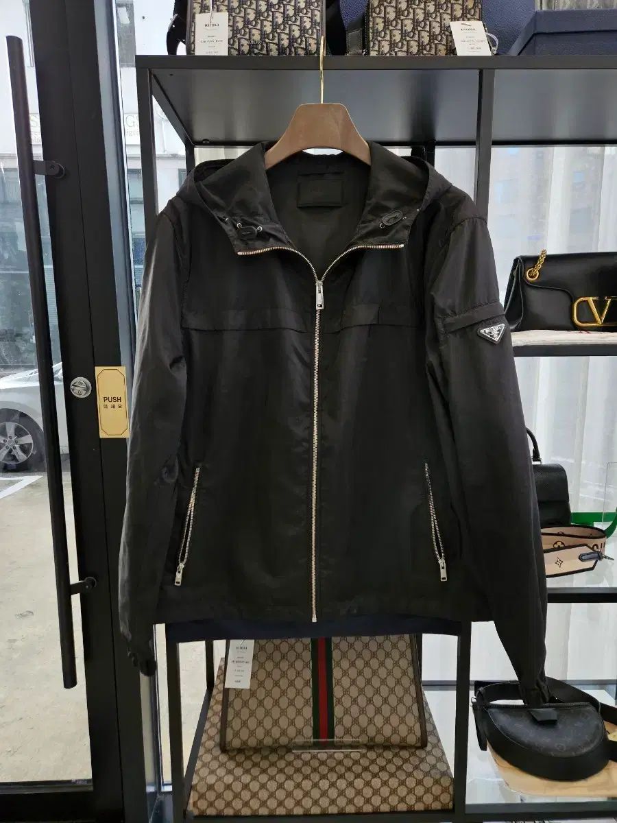 |24 FW|ほぼ PRADA プラダ ブラック フーデッド ウィンドブレーカー ジャケット