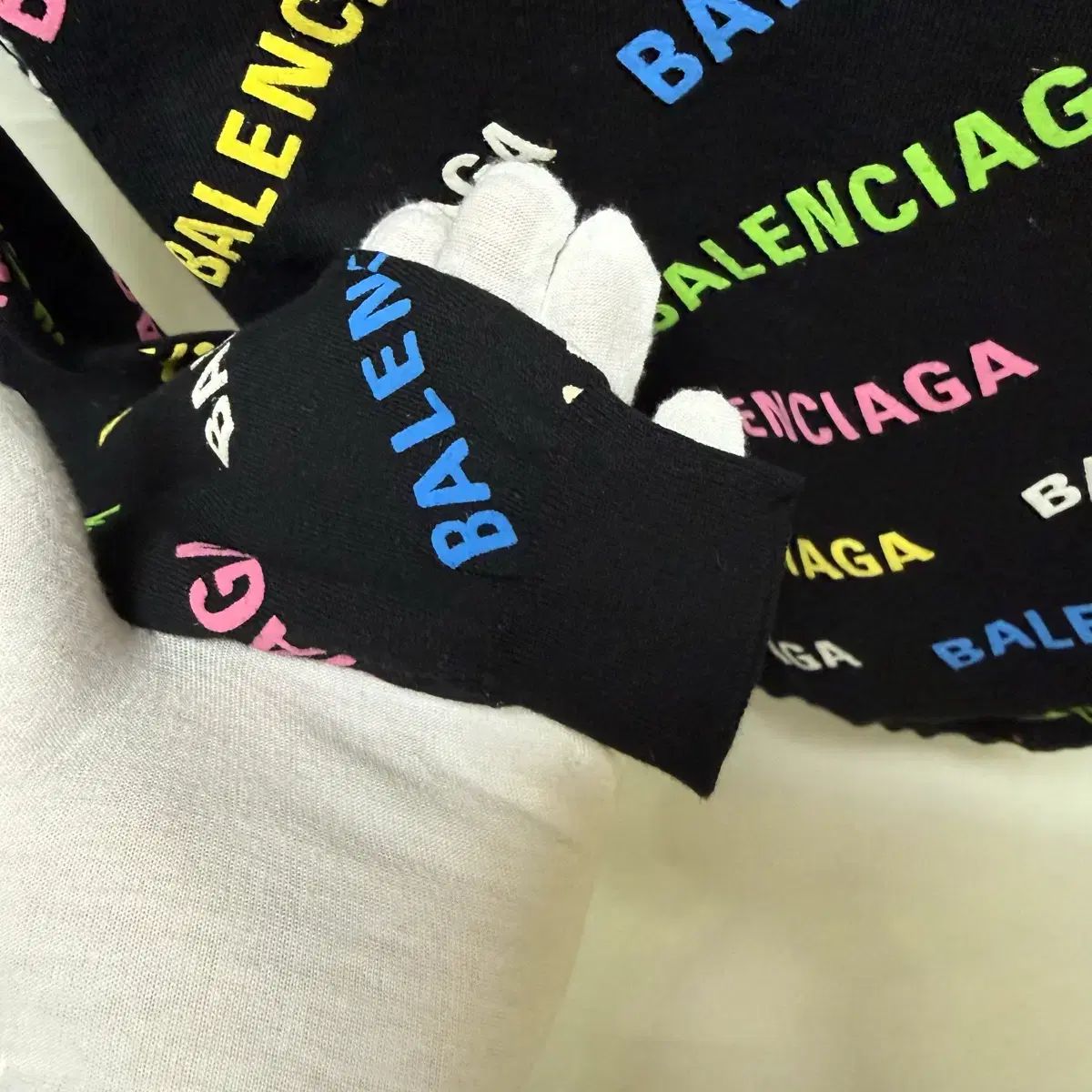 レディースXSサイズ バレンシアガ マルチカラー ロゴ オールオーバー ニットセーター