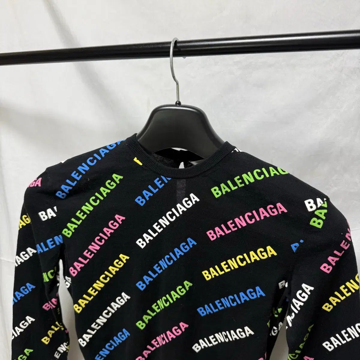 レディースXSサイズ バレンシアガ マルチカラー ロゴ オールオーバー ニットセーター