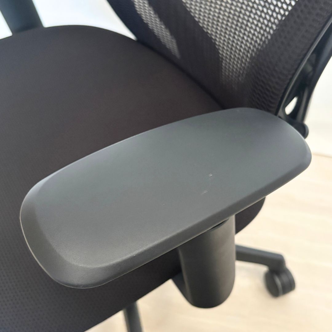  製 オカムラ シルフィー ブラック アジャストアー 長椅子 オフィスチェア ワークチェア 椅子 チェア