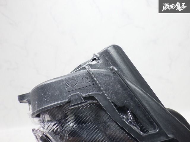 ヤリス 右ヘッドライト KOITO K0-3 MXPA10/MXPA15/MXPH10/MXPH15