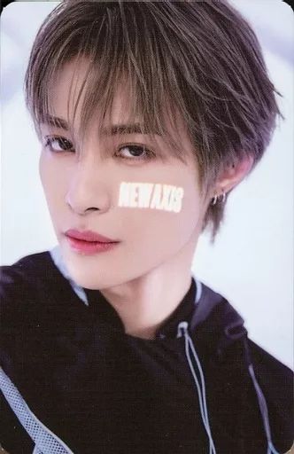Nct universe プレミアムトレカ ヤンヤン 中古】コレクションカード(男性) NCT2021/ヤンヤン(YANGYANG)/顔に
