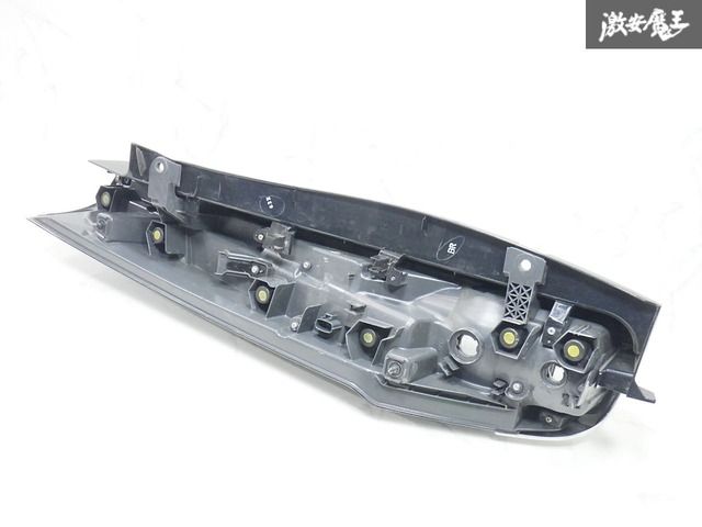 トヨタ 純正 ZRR80G ZRR80W 80 VOXY ヴォクシー 前期 LED テールライト