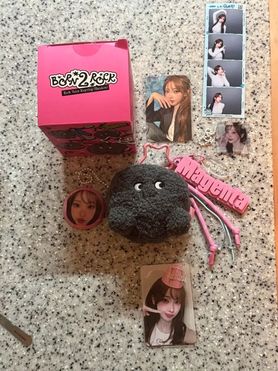 qwerロックボイスキーホルダー magenta トレカ付き フォトカード 付き