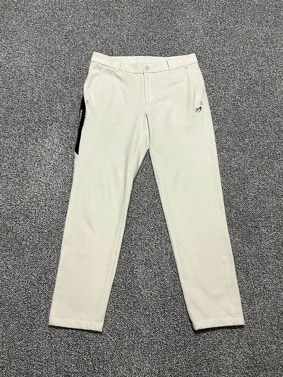 マスターバニーエディション メンズ32 新モデル ゴルフ ズボン