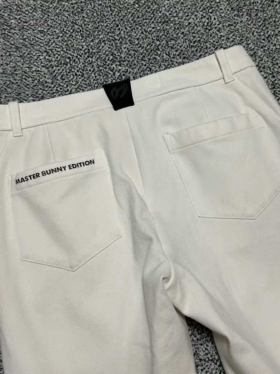 マスターバニーエディション メンズ32 新モデル ゴルフ ズボン その他 メンズウェア ゴルフ