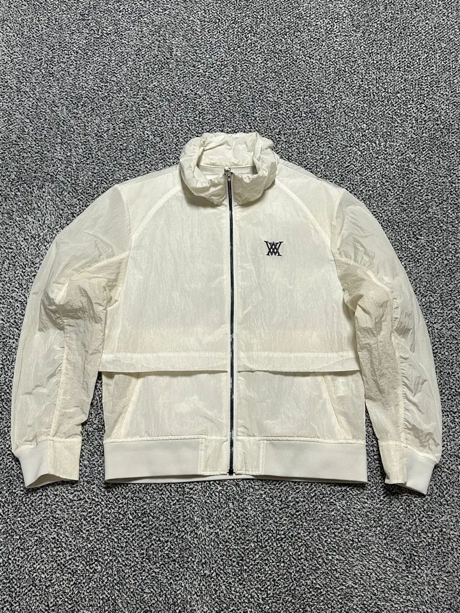 アニュー | レディース ゴルフ アイボリー ウィンドブレーカー ジャケット 新モデル