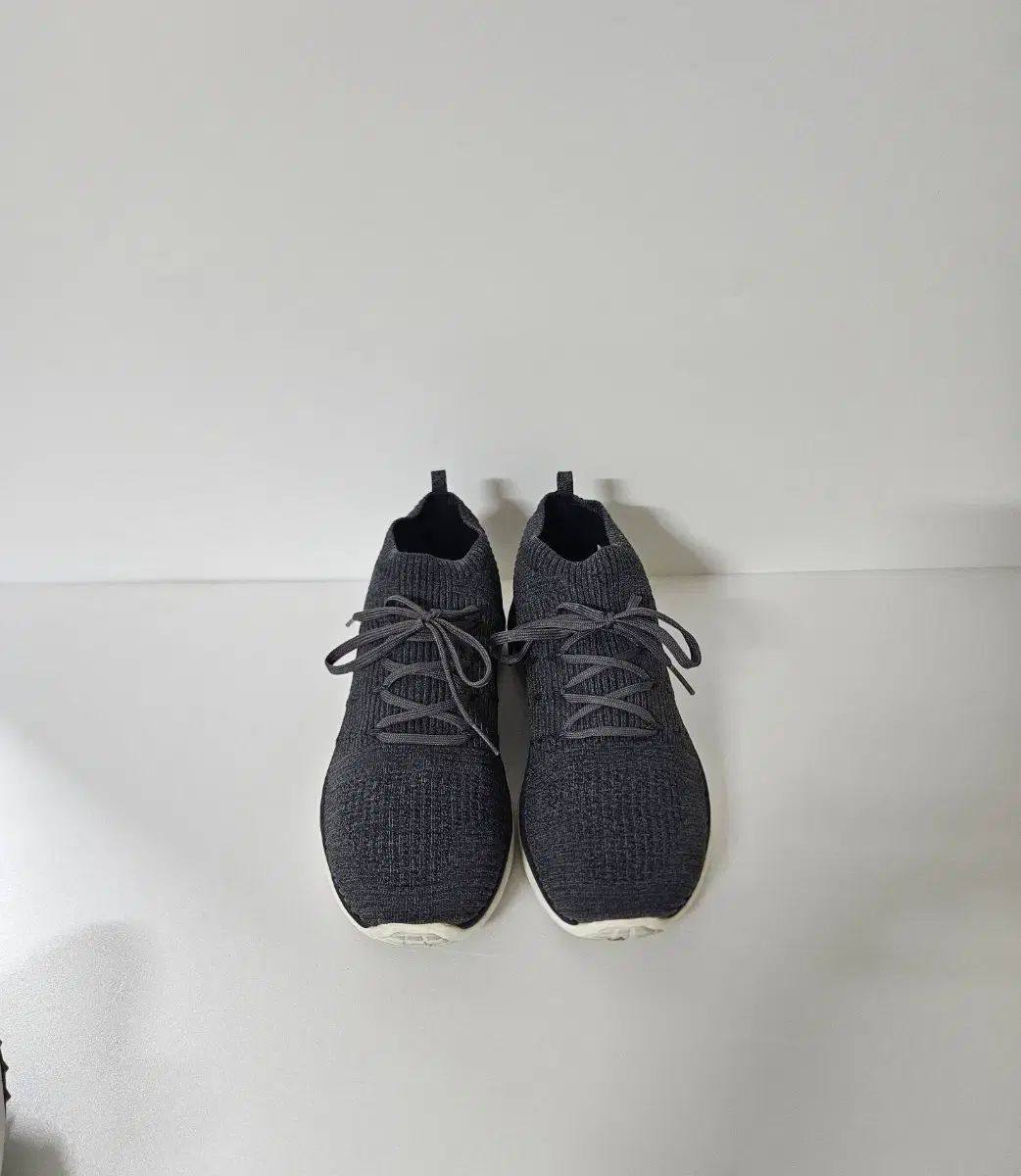 250 アンダーアーマー スポーツ 足首保護 スニーカー