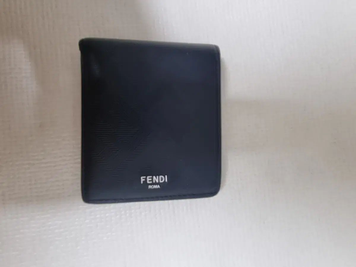 FENDI フェンディ 二つ折り財布