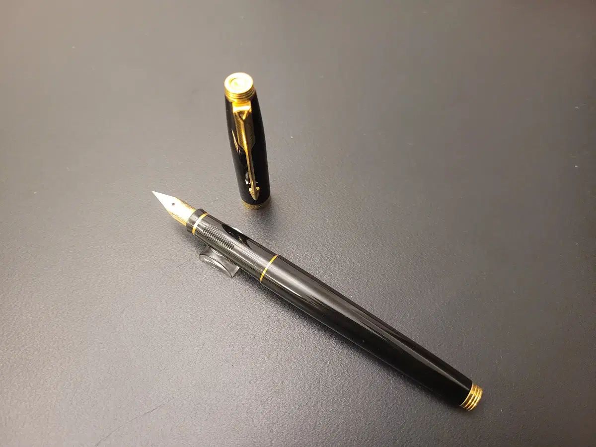 ヴィンテージ パーカ75 ブラック ラッカー Fニブ ノーコンバーター