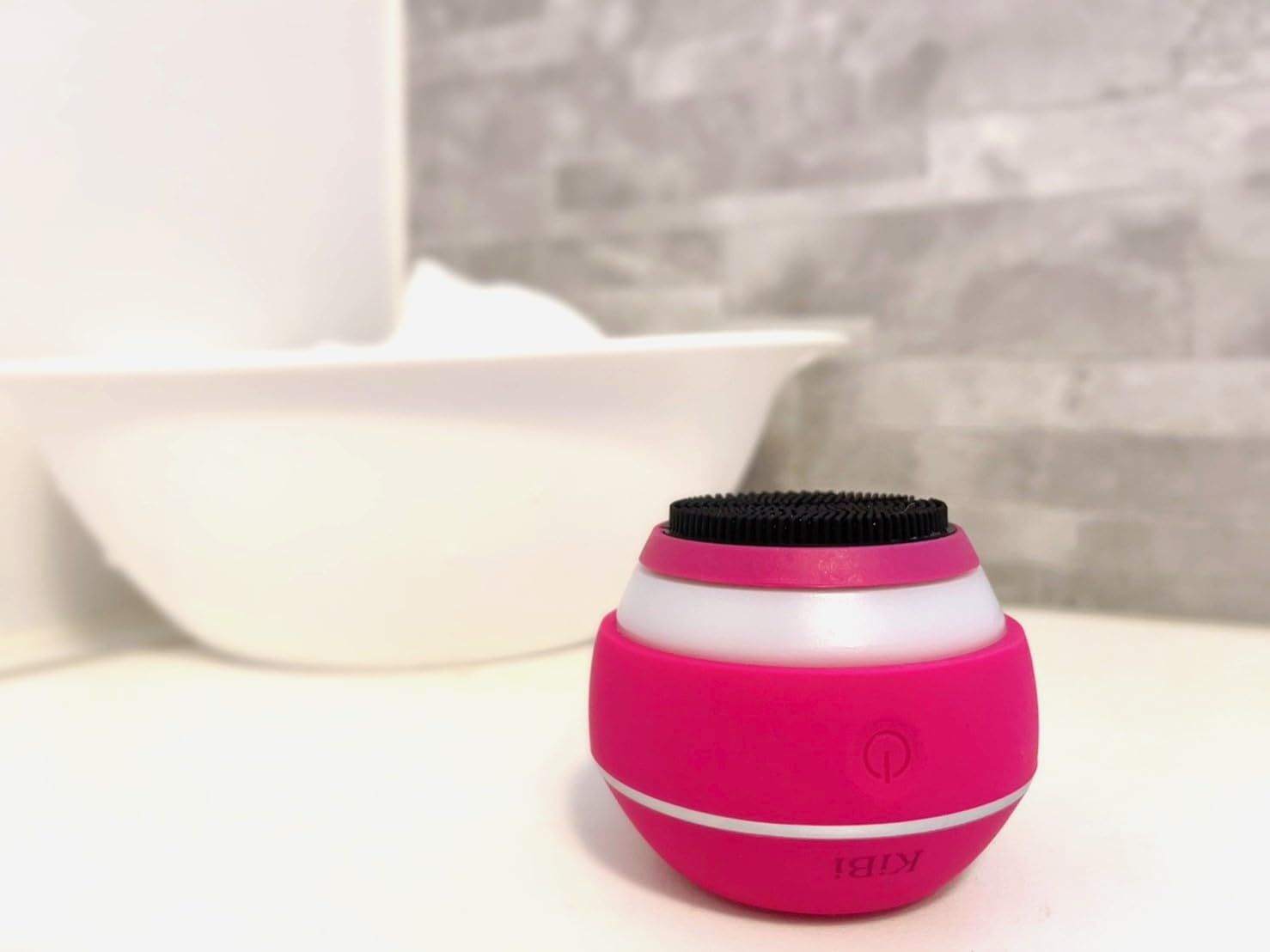 クレンジングにプラス 1台２役のオトク美顔器 EMSフェイシャルブラシ ソワンクレール (Soin Clair) ワインレッド IPX6防水 お風呂で毛穴の汚れ対策とリフトケア KiBi