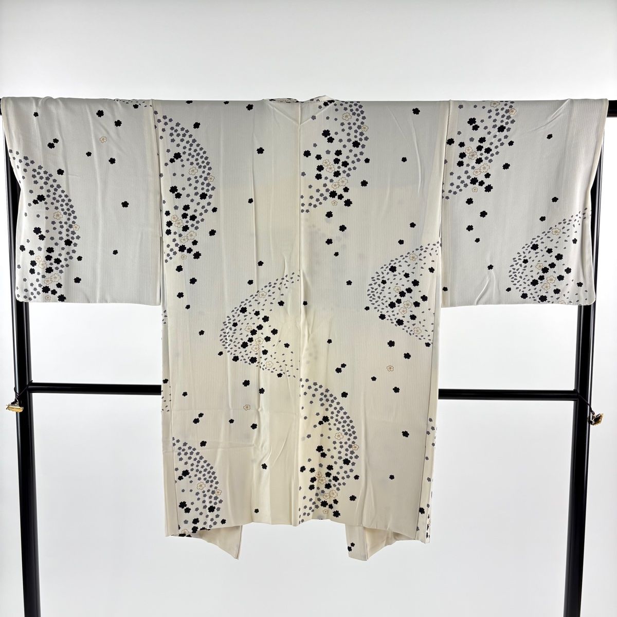 羽織 身丈99 cm 裄丈67 5 L 桜 金彩 クリーム 正絹