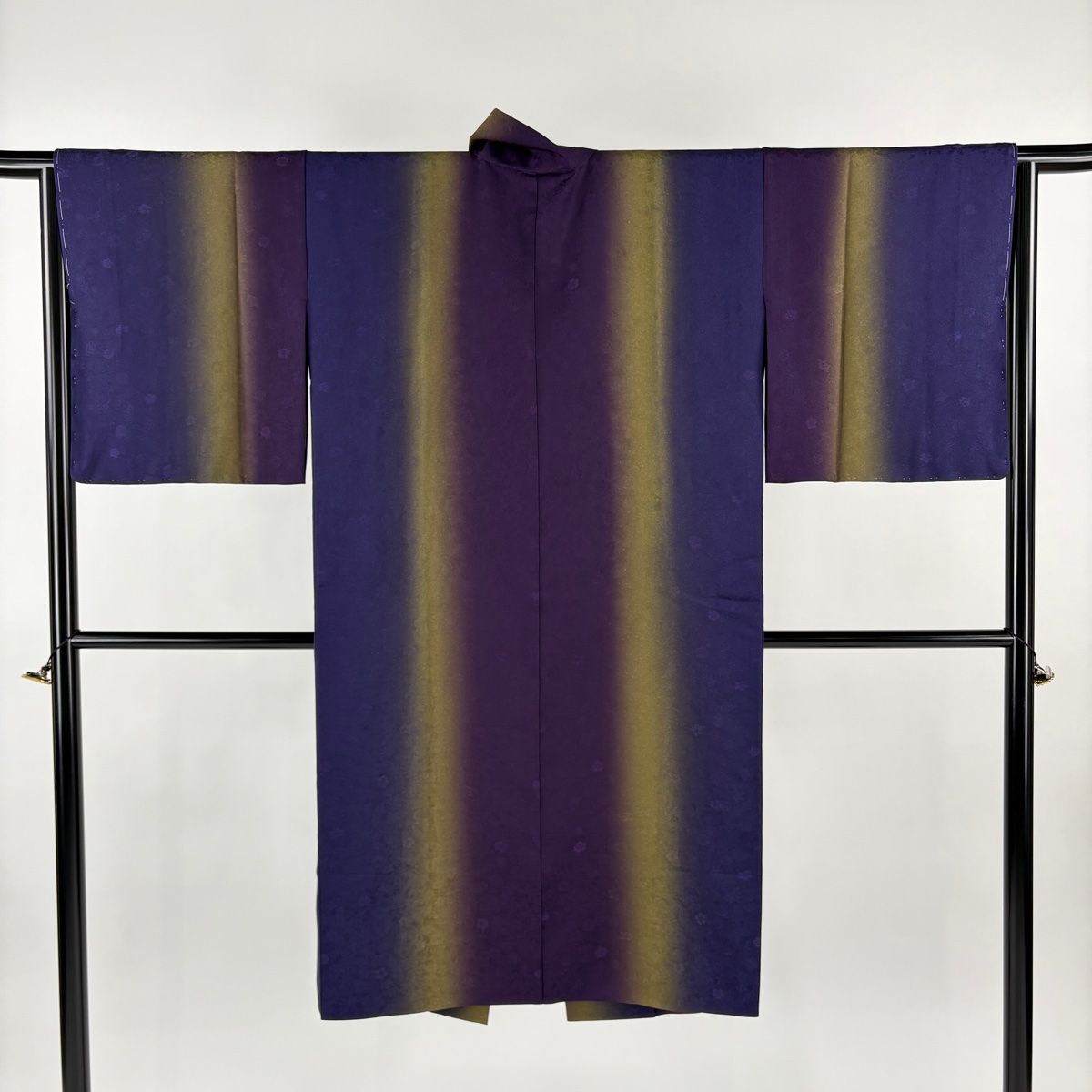 道中着 身丈116 5 cm 裄丈65 M 和装コート 葉と実 地紋 ぼかし 濃紫 正絹