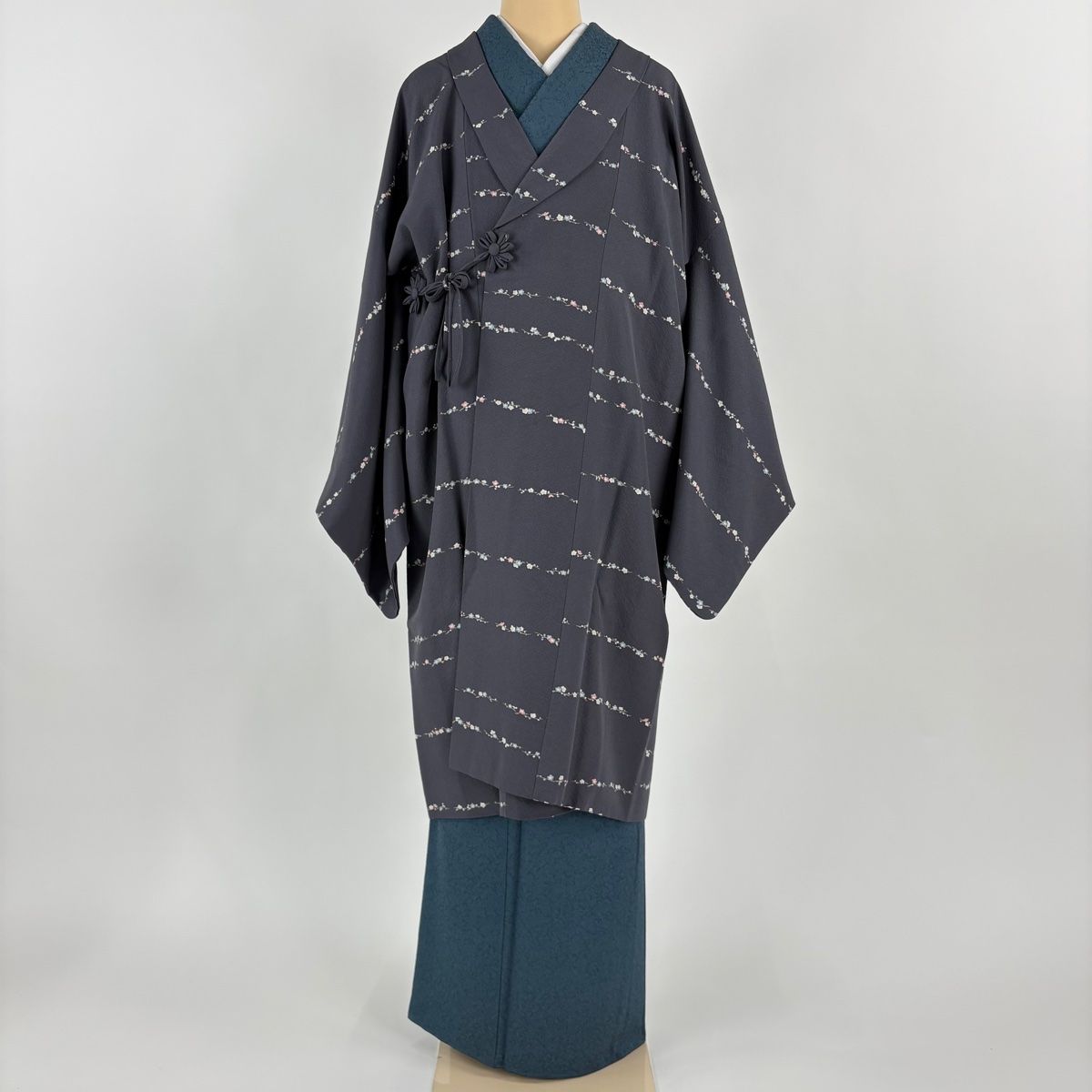 道中着 身丈106 cm 裄丈70 L 和装コート やまと 枝梅 灰色 正絹