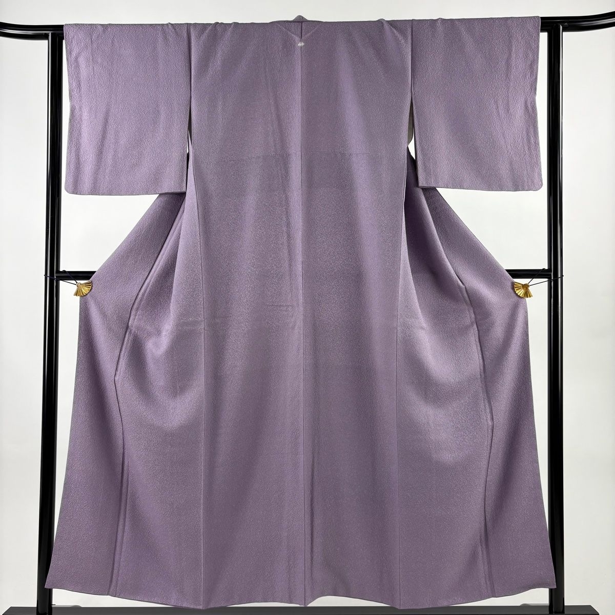 本日限定価格❗️極上【色無地】 正絹　単衣　膨れ織地紋　未使用　裄長め 色無地 身丈153cm 裄丈63.5cm S 袷 地紋 紫 正絹 優品 【中古】 - メルカリ