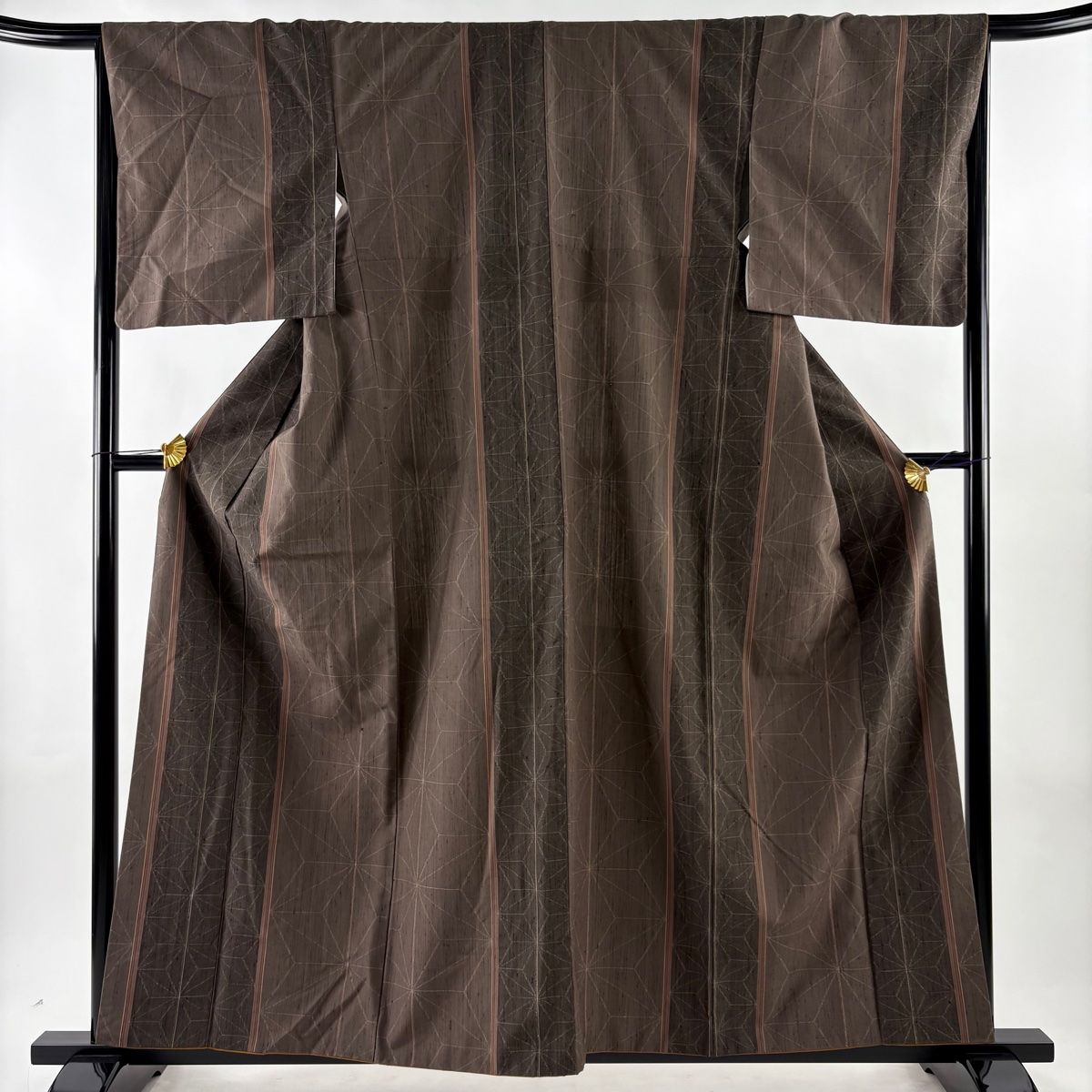 美品】 紬 身丈159cm 裄丈67cm M 袷 柿渋布 証紙 麻の葉 草木染 焦茶色