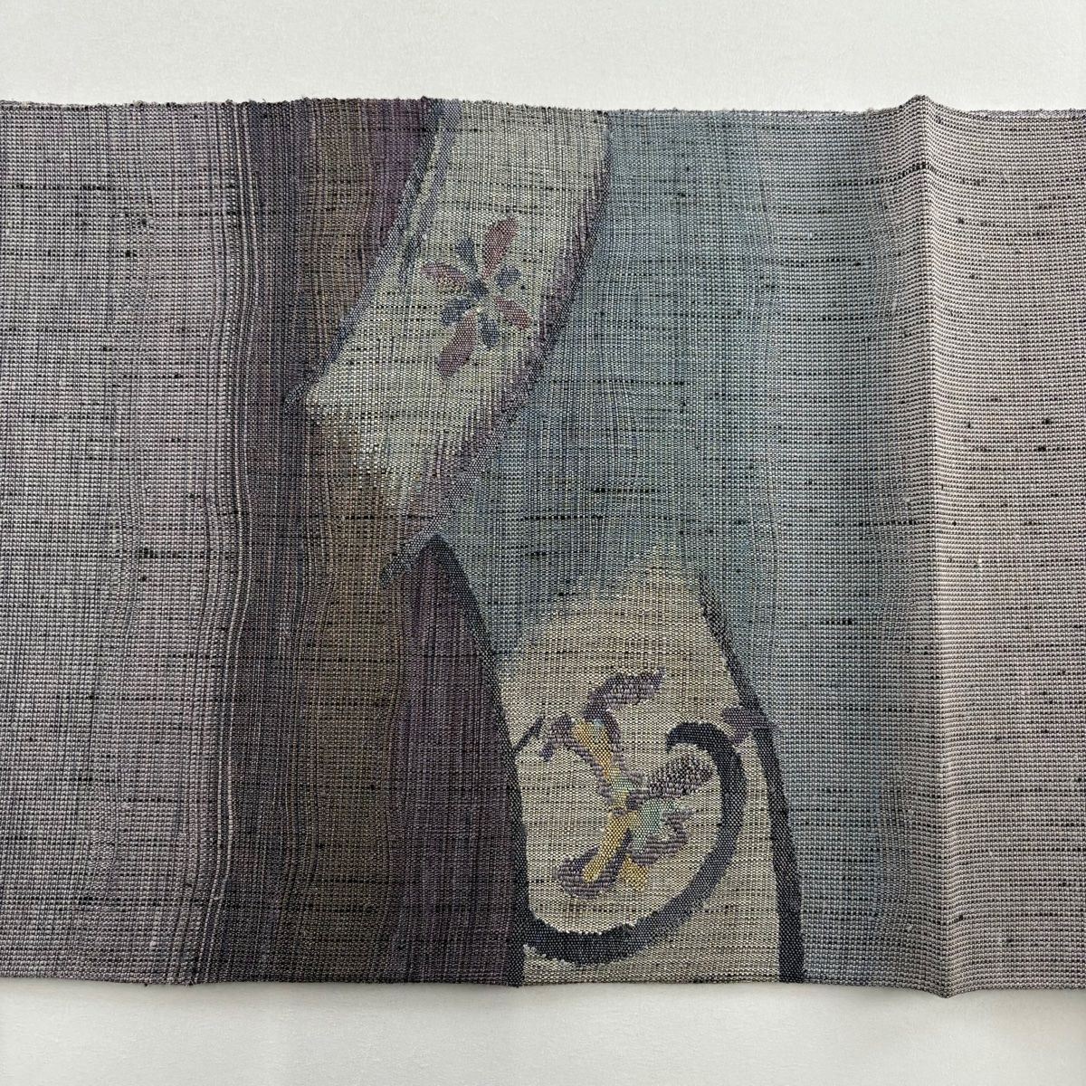 袋帯 美品 逸品 華文 明綴れ 金糸 灰白 お太鼓柄 正絹 美品】 袋帯 名品 花 金糸 灰紫 お太鼓柄 正絹 【中古】 - メルカリ