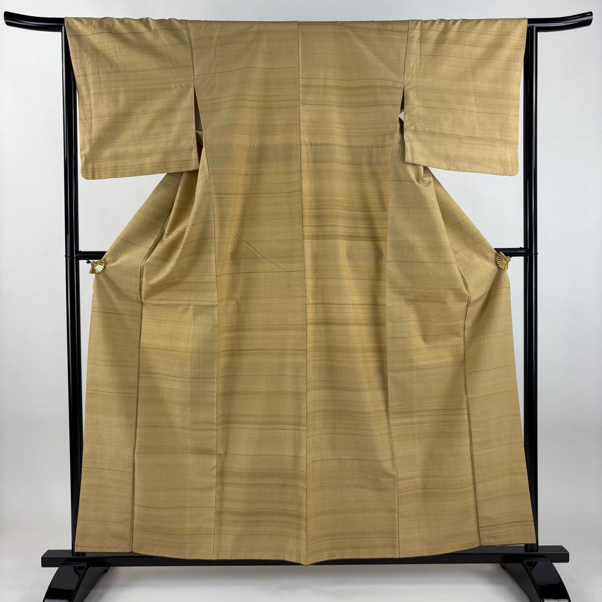 紬 身丈159 cm 裄丈64 M 袷 段縞 薄黄土色 正絹 秀品