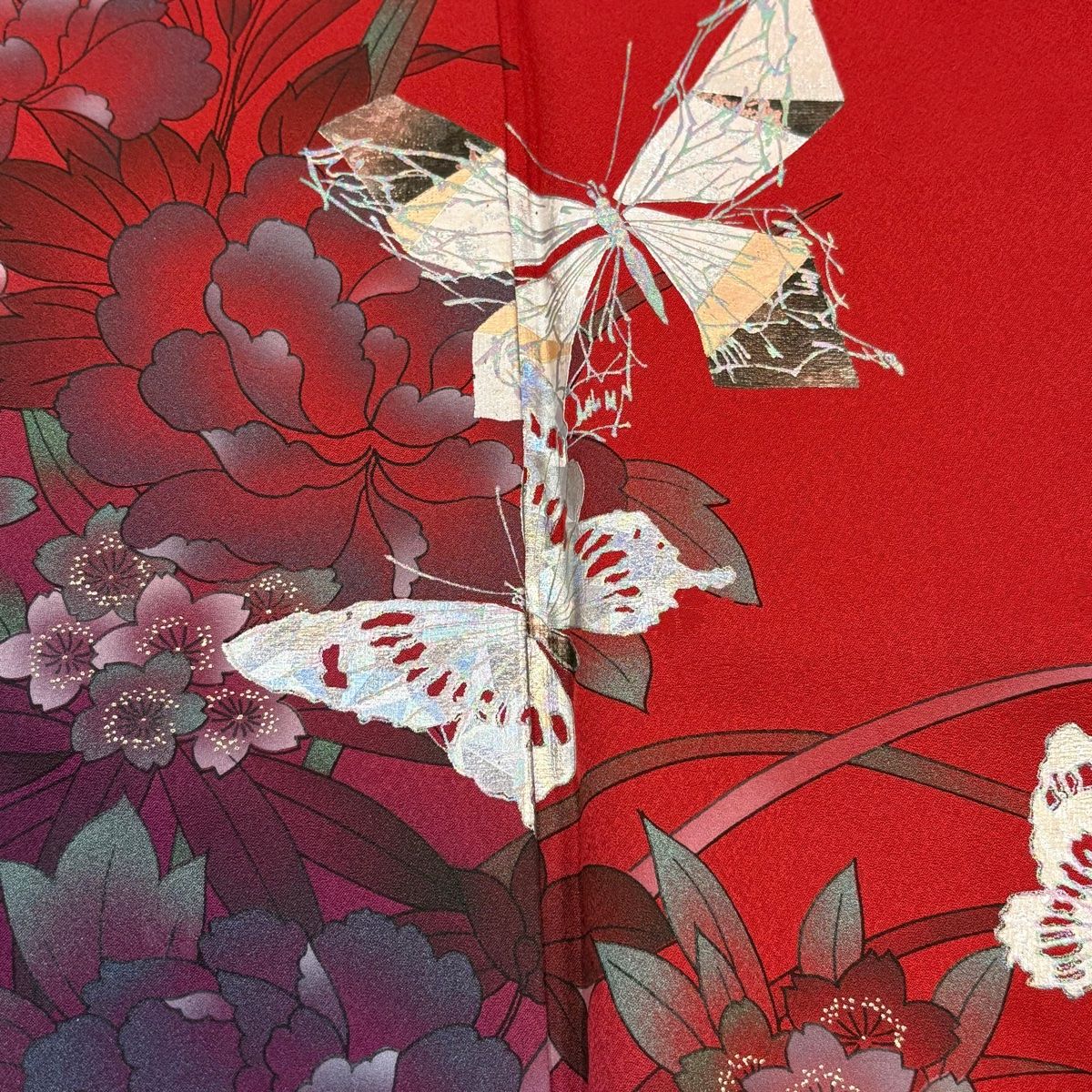 振袖 身丈155.5cm 裄丈63cm S 袷 蝶 草花 金銀彩 ぼかし 赤 正絹