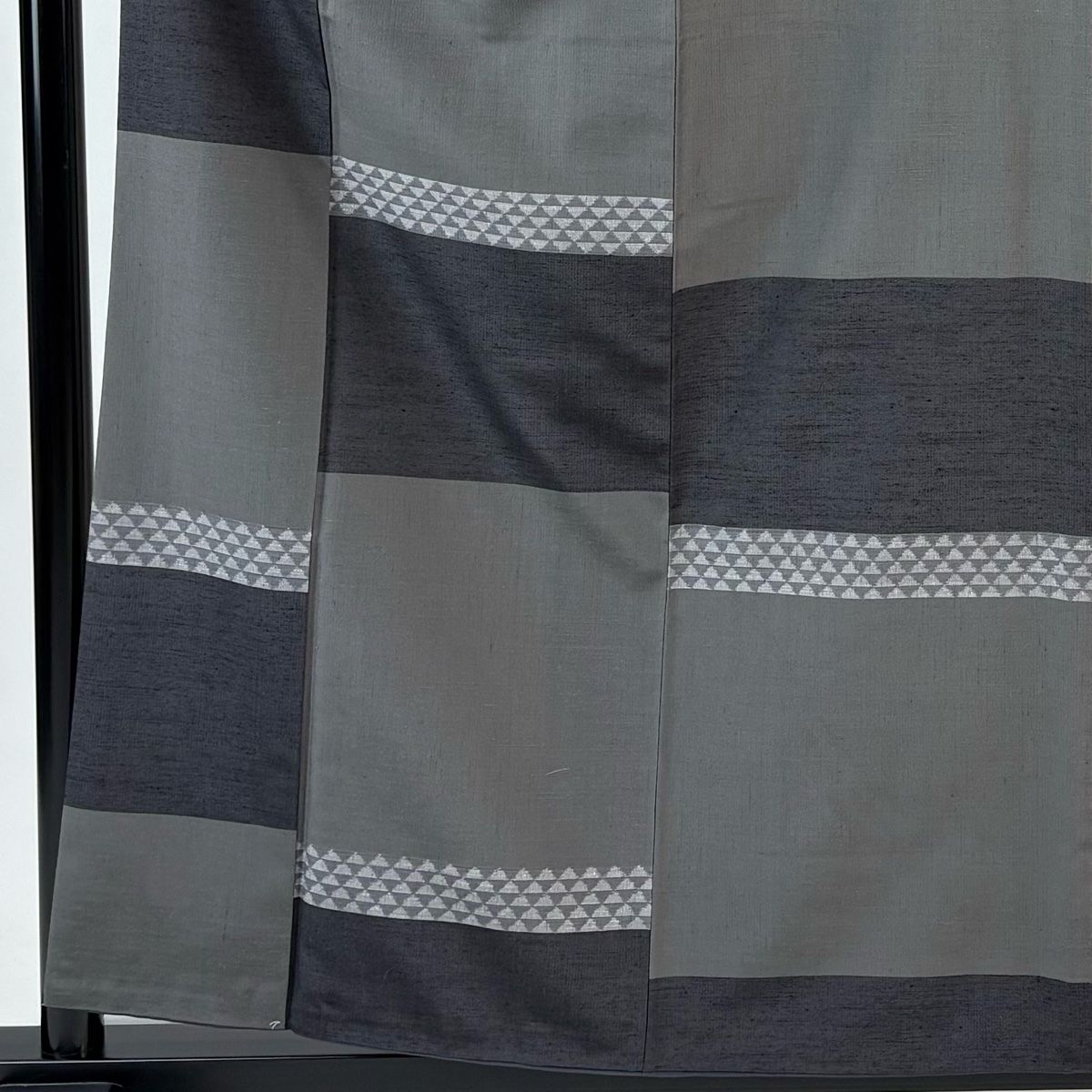 紬 身丈159 cm 裄丈63 S 袷 鱗 幾何学 灰色 正絹 秀品