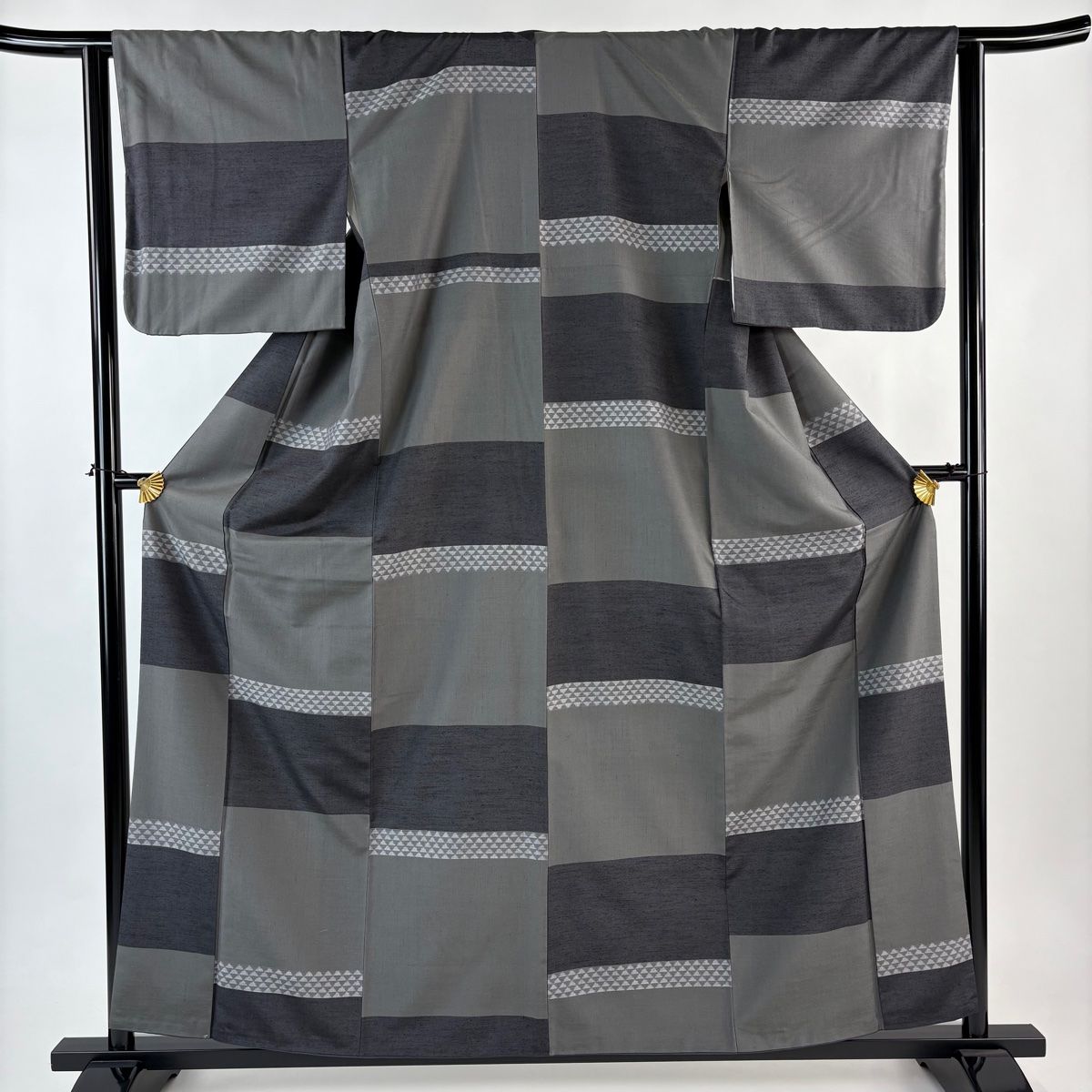 紬 身丈159 cm 裄丈63 S 袷 鱗 幾何学 灰色 正絹 秀品