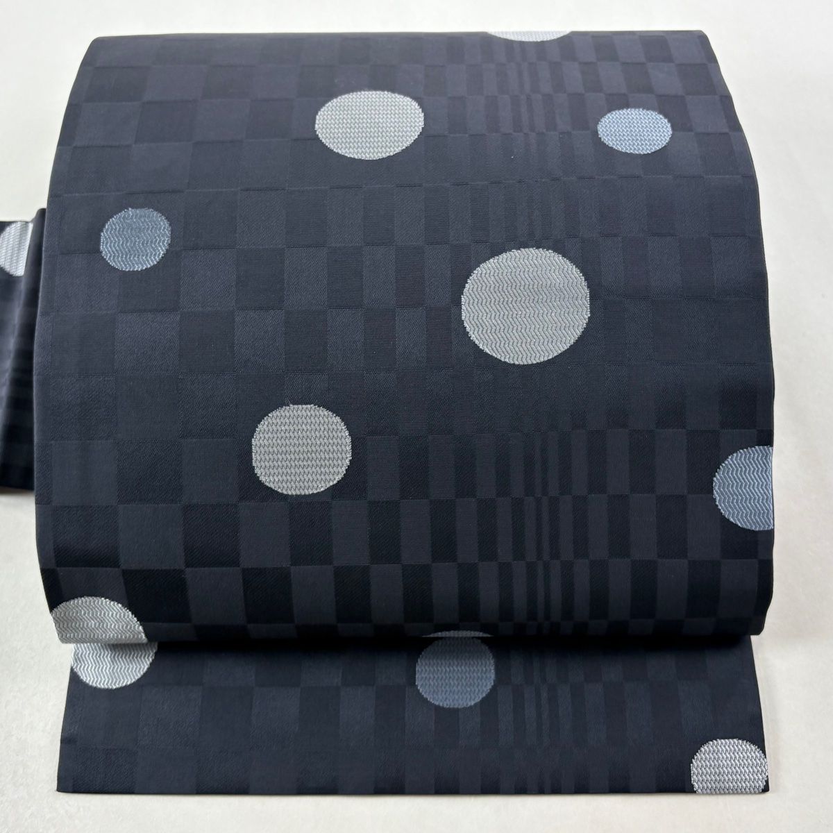 名古屋帯 秀品 丸文 変わり市松 墨色 正絹
