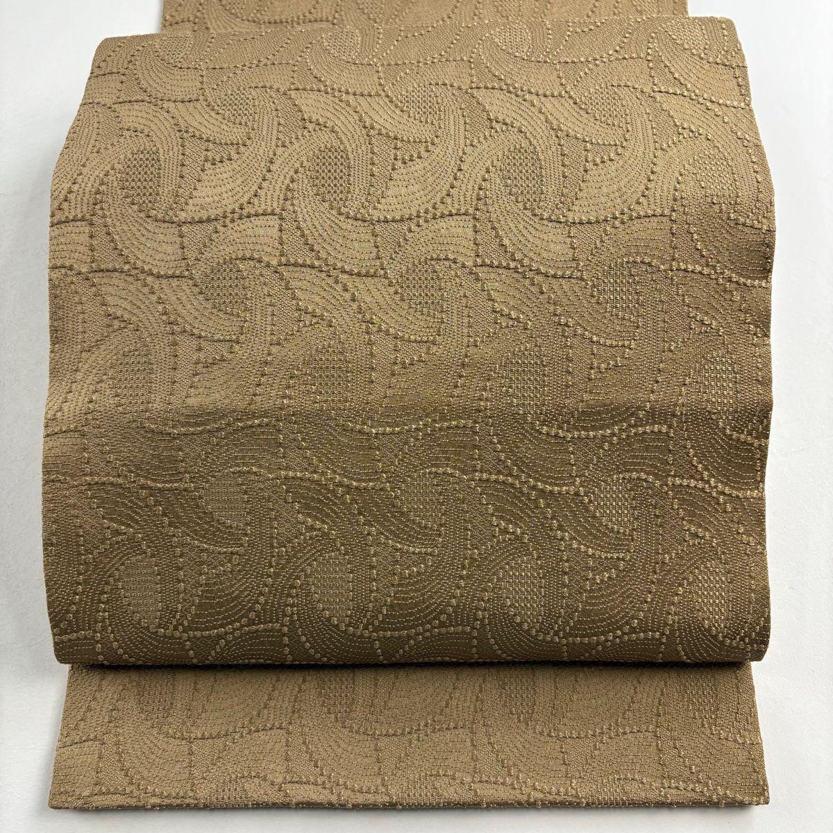 名古屋帯 秀品 松葉仕立て 幾何学 薄茶色 正絹