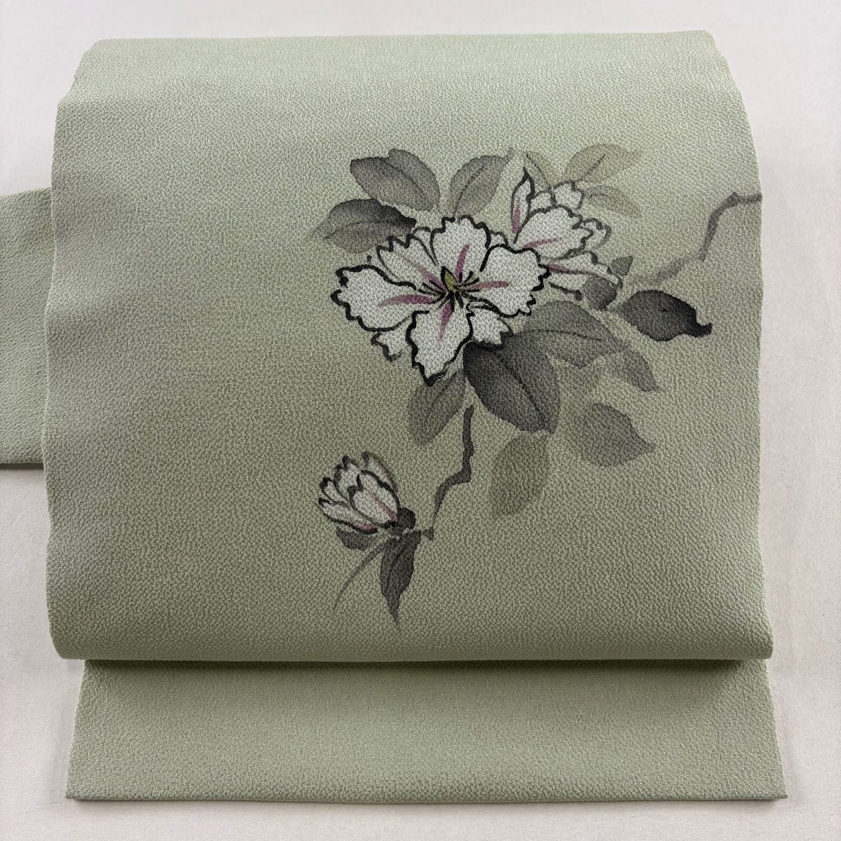 名古屋帯 秀品 落款 草花 縮緬 薄緑 正絹