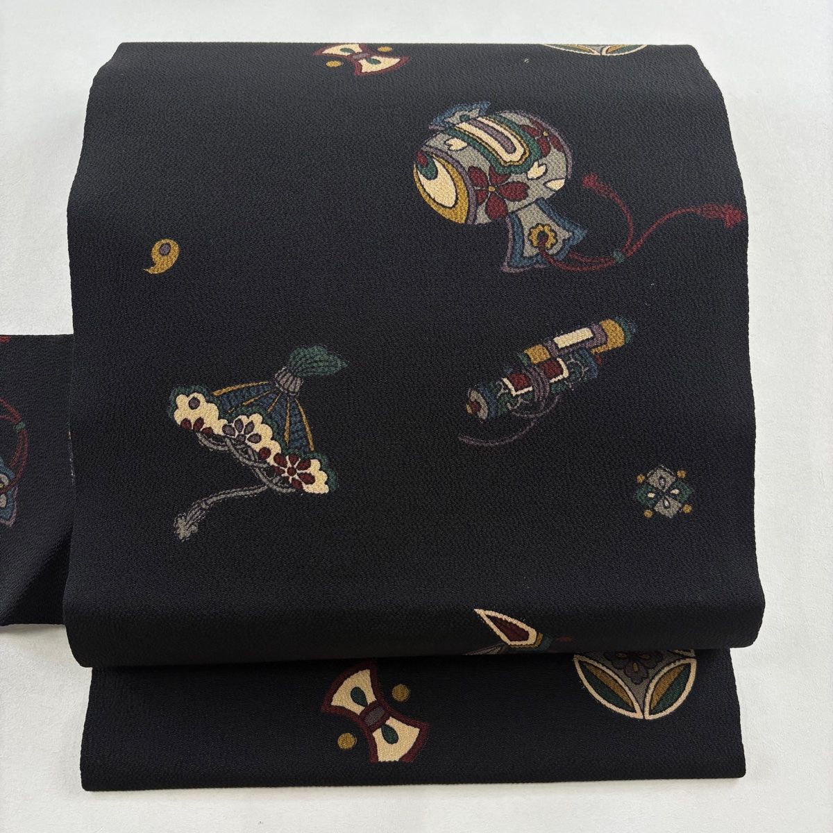 名古屋帯 秀品 宝尽くし 桜 縮緬 黒 正絹