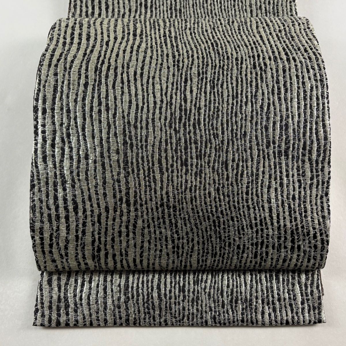 【美品】 袋帯 秀品 幾何学 銀糸 箔 黒灰 全通 正絹 【】