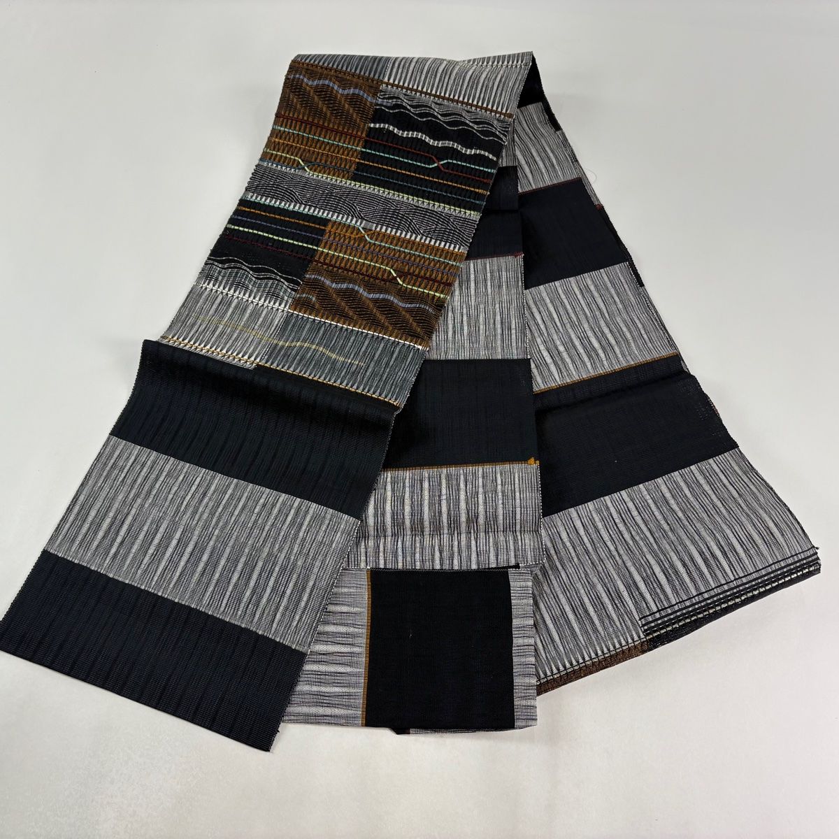 美品】 名古屋帯 秀品 夏帯 八寸名古屋帯 松葉仕立て 波 幾何学模様 黒