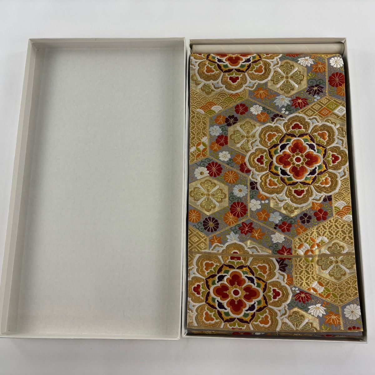 美品】 袋帯 逸品 河合美術織物 落款 共箱付き 関西仕立て 華文 亀甲