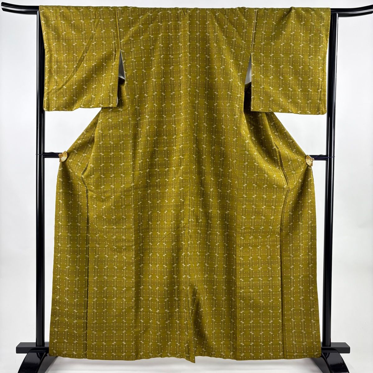 紬 身丈163 cm 裄丈65 M 袷 与那嶺貞 落款 証紙 縞 幾何学 読谷山花織 鶯色 正絹