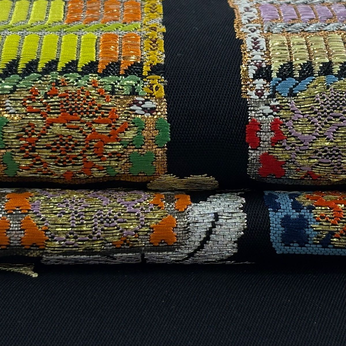 美品】 袋帯 逸品 龍村平蔵 落款 本袋 関西仕立て 威毛錦 金銀糸 箔 黒