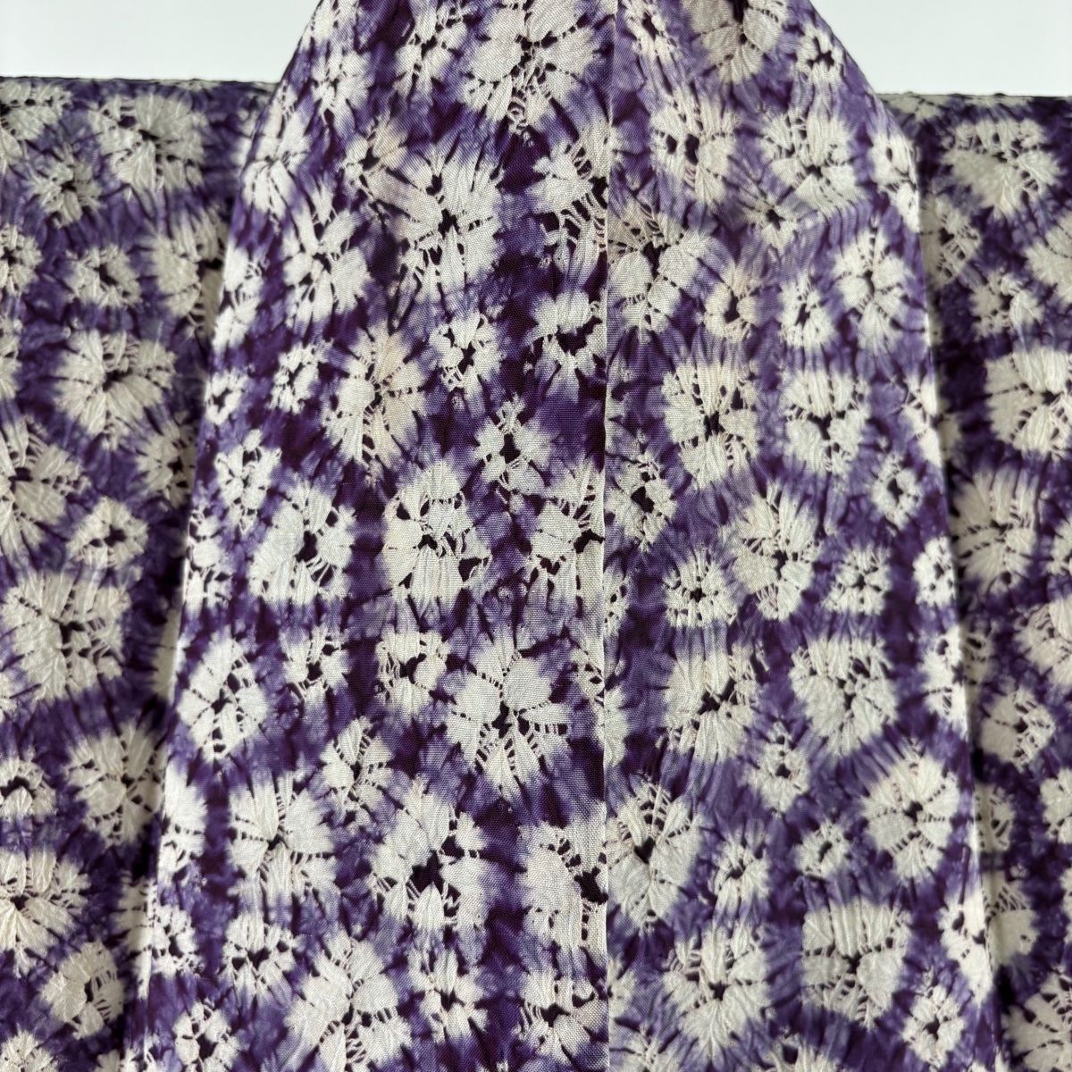 小紋 身丈163.5cm 裄丈65cm M 袷 紬地 紫根染め 幾何学 絞り 紫 正絹