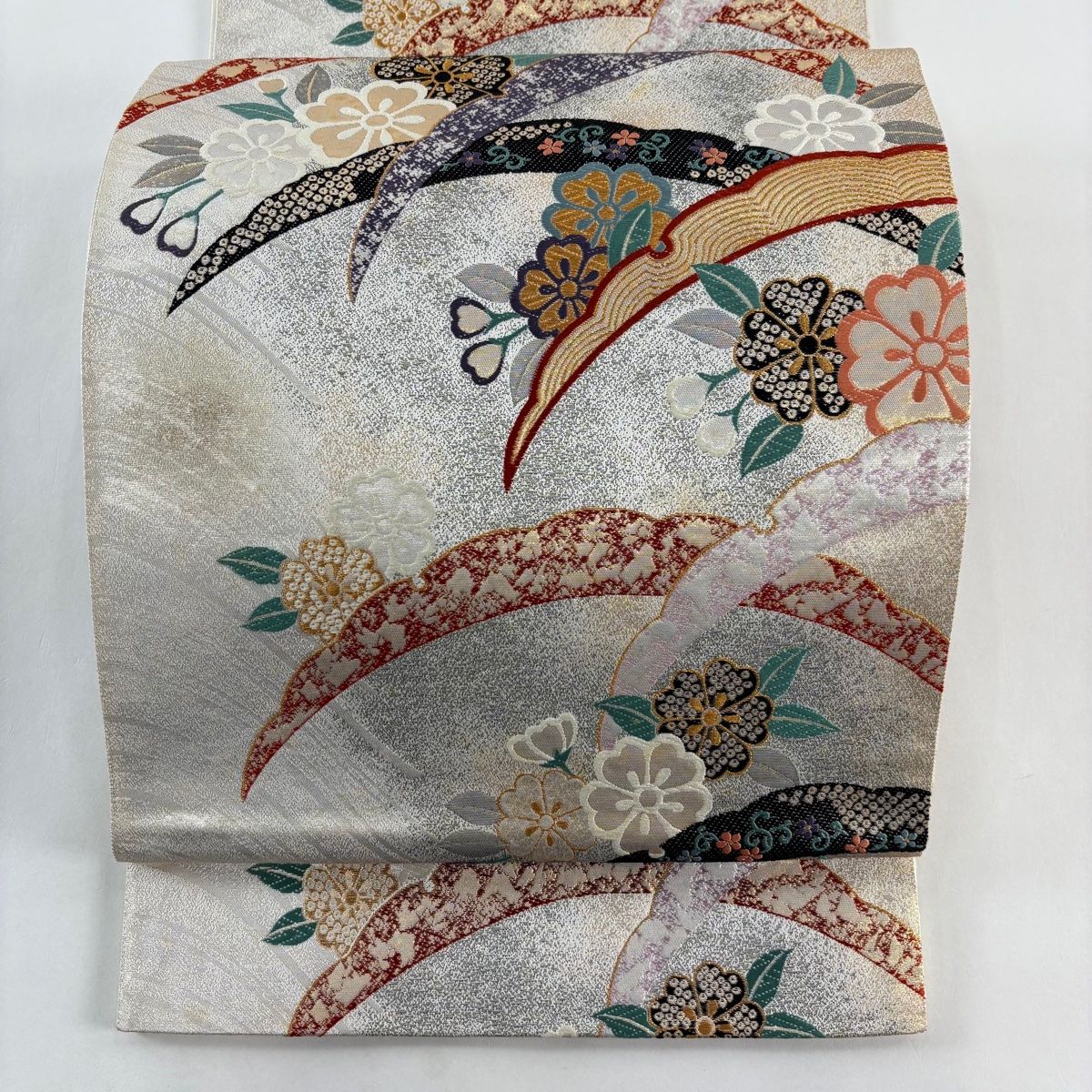 振袖に　明るい銀　花尽くし　正絹袋帯　k166 振袖に 明るい銀 花尽くし 正絹袋帯 k166 振袖に 明るい銀 花尽くし