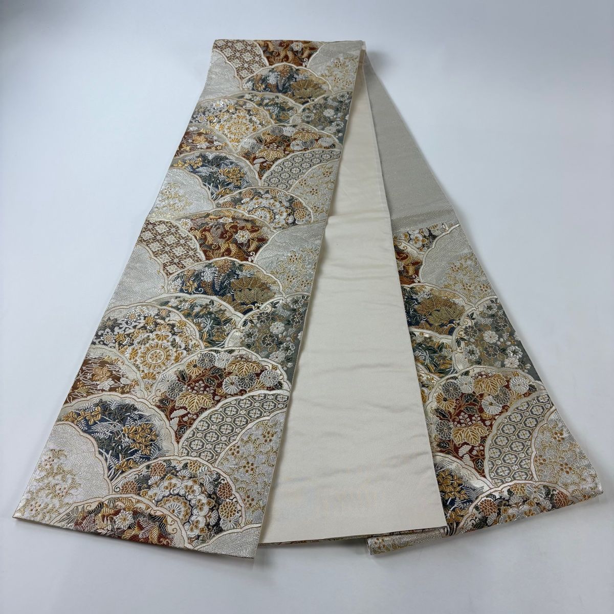 アイボリー 正絹(一部銀糸) 花唐草に丸文 古典文様 六通柄 袋帯 美品 美品】 袋帯 秀品 草花 華文 金銀糸 箔 灰白 六通 正絹 【中古