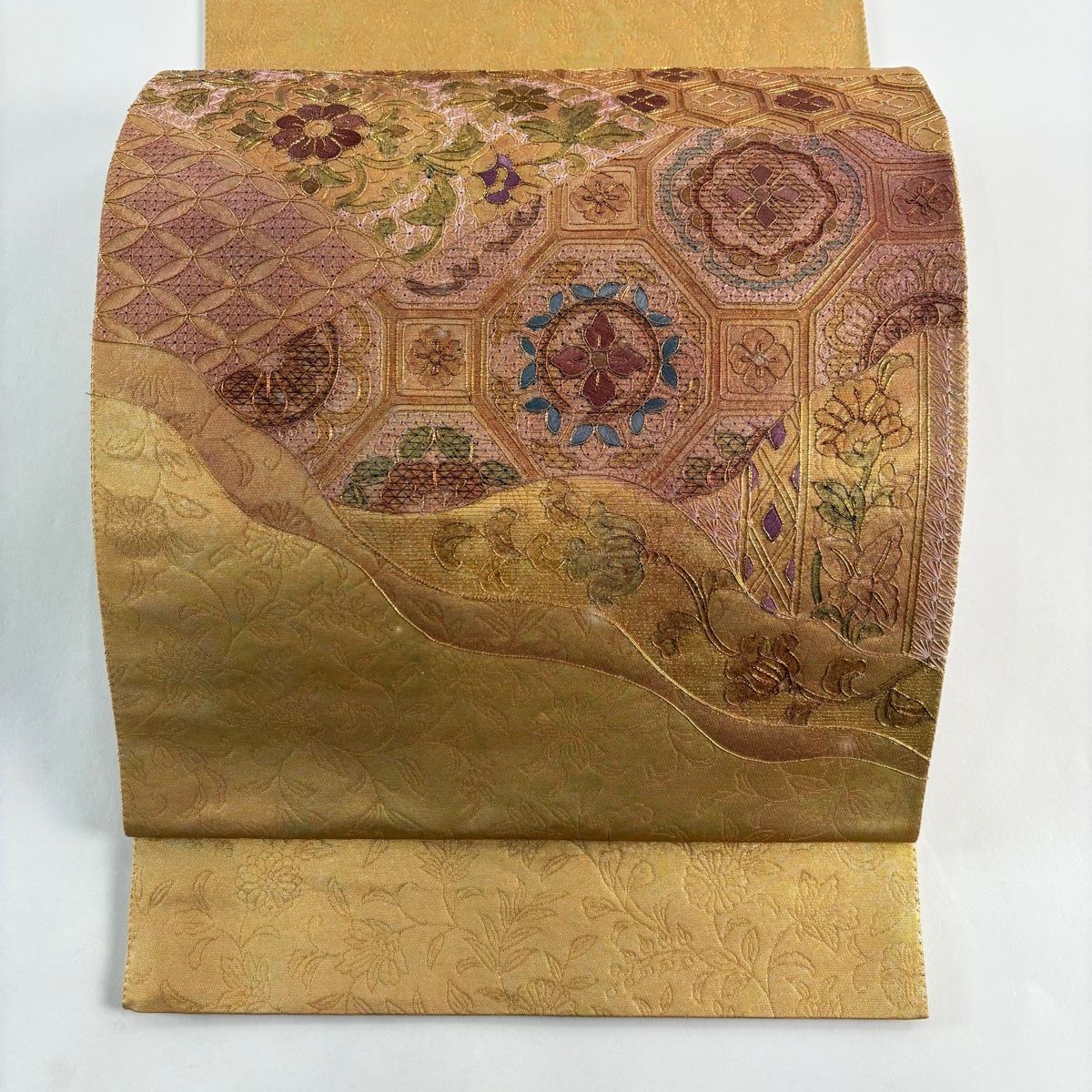 刺繍 袋帯 お太鼓柄 金糸 正絹 美品】 袋帯 秀品 証紙 道長取り 草花 金糸 刺繍 金色 お太鼓柄 正絹