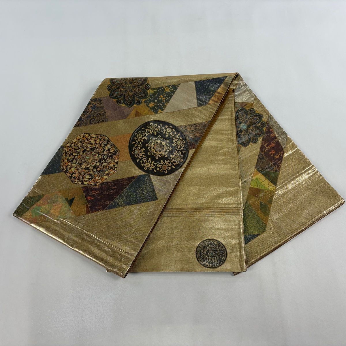 袋帯 秀品 華文 幾何学 箔 金色 お太鼓柄 正絹 【中古】 - メルカリ