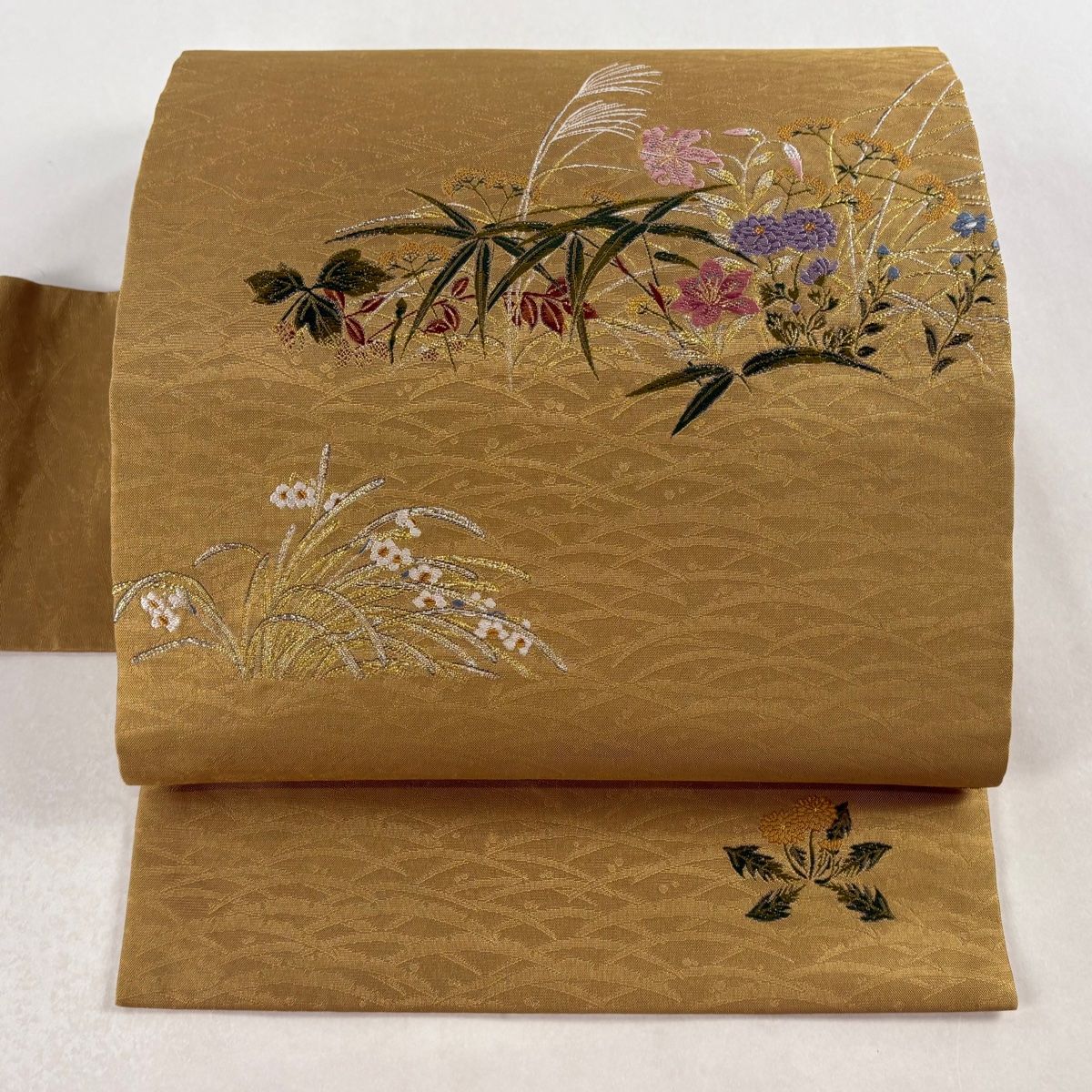名古屋帯 秀品 落款 草花 金銀糸 刺繍 黄土色 正絹