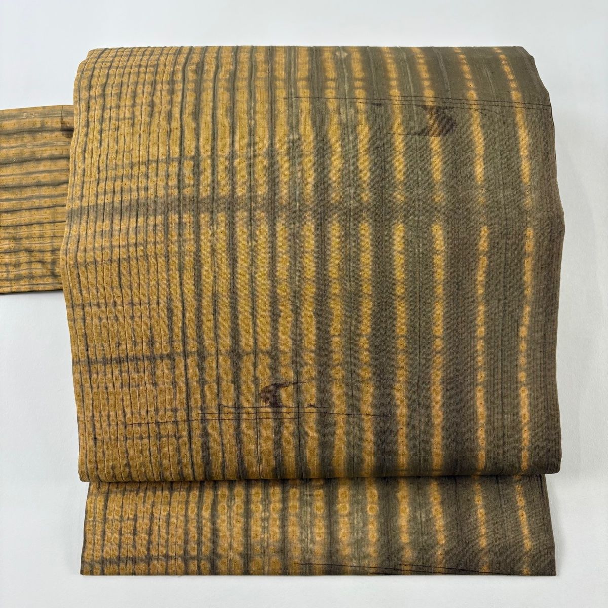 名古屋帯 秀品 紬地 縞 幾何学 絞り 薄黄土色 正絹