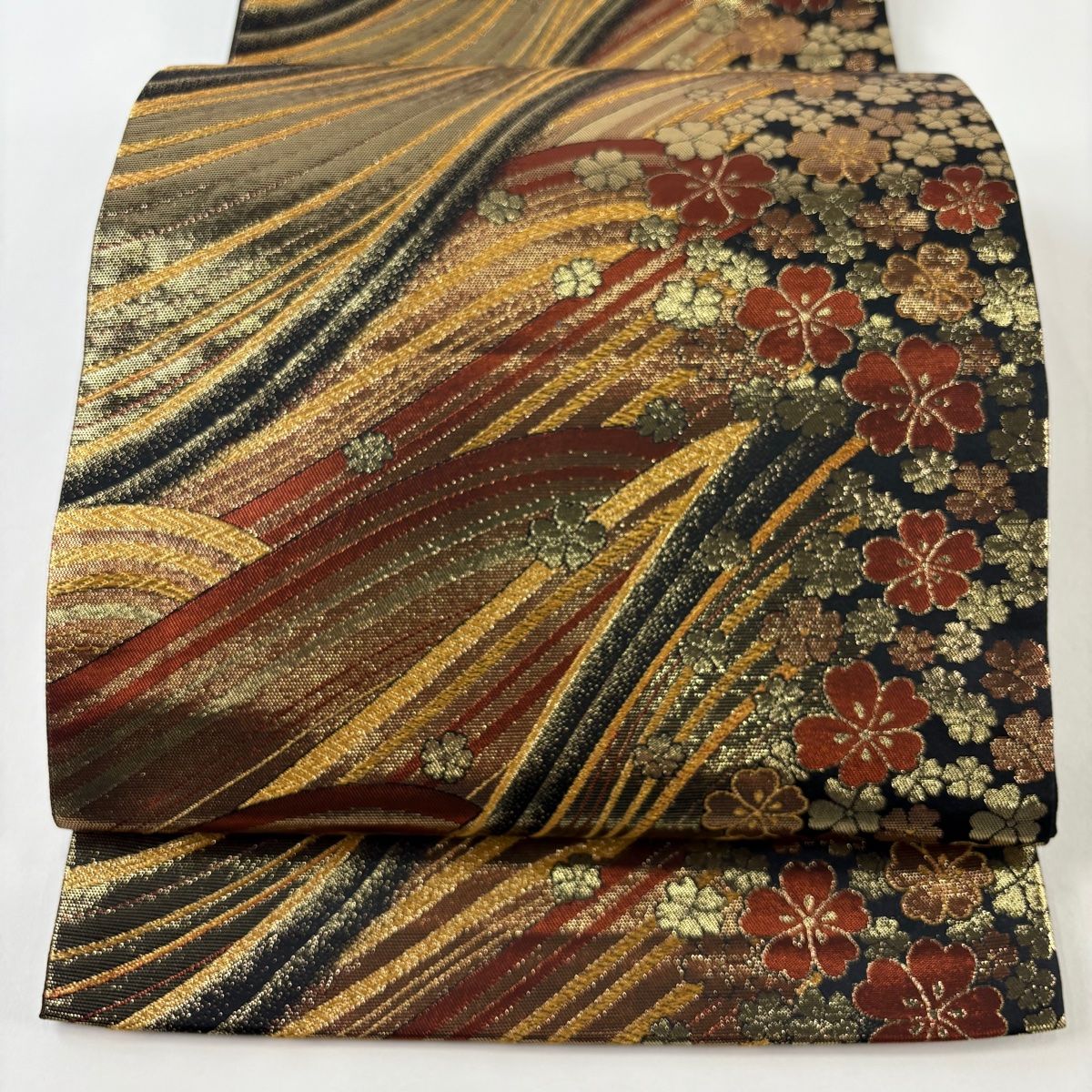 美品】 袋帯 秀品 桜 波 箔 唐織 黒 六通 正絹 【中古】 - メルカリ