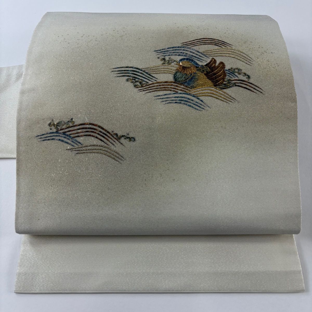 名古屋帯 秀品 関西仕立て 鴛鴦 波頭 刺繍 金彩 ベージュ 正絹