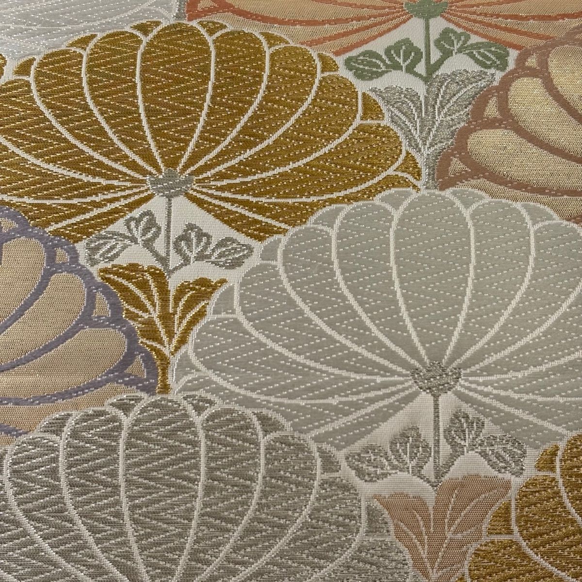 美品】 袋帯 秀品 唐織装束裂錦 菊 唐織 金銀糸 クリーム 六通 正絹