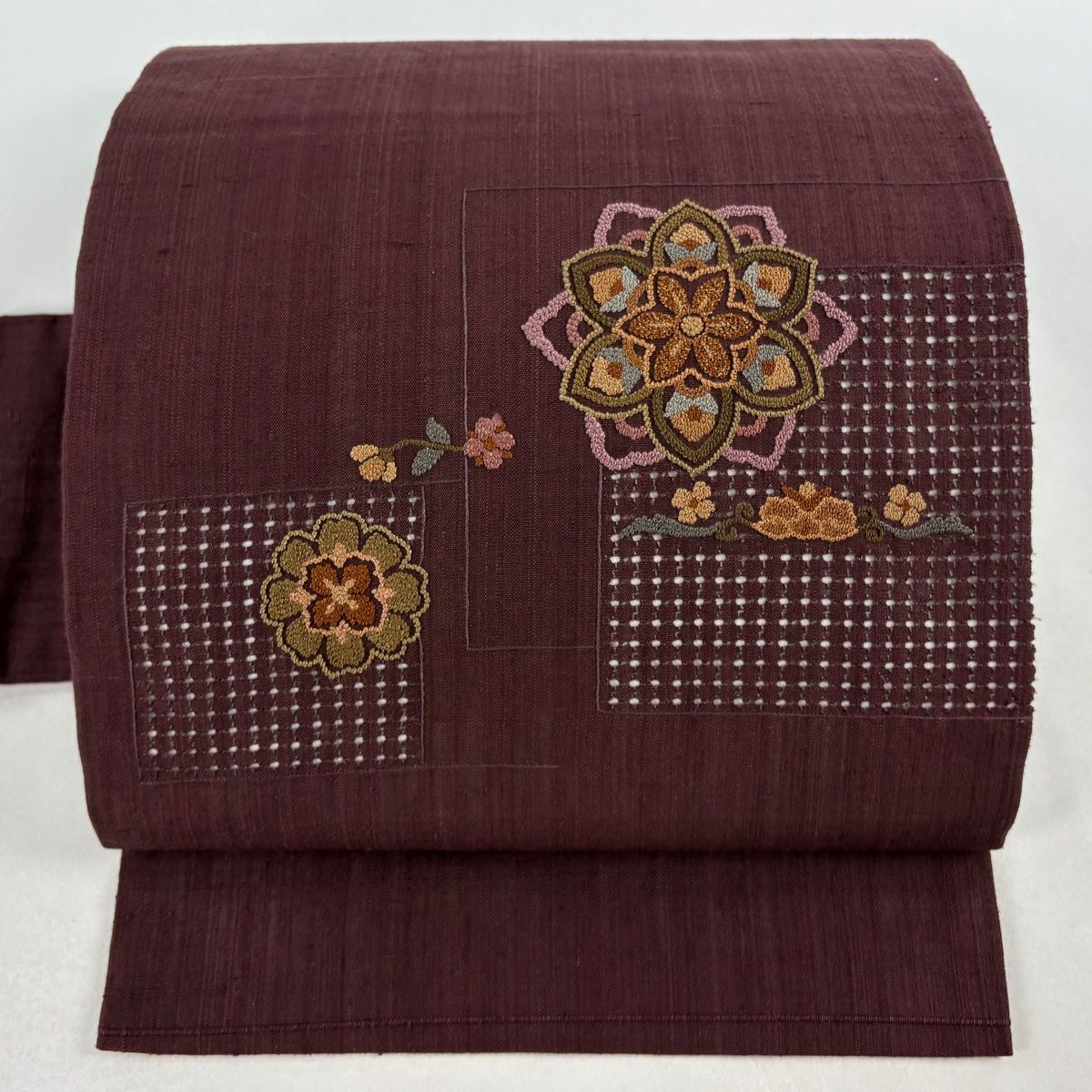 名古屋帯 秀品 紬地 関西仕立て 華文 草花 刺繍 金糸 茶紫 正絹