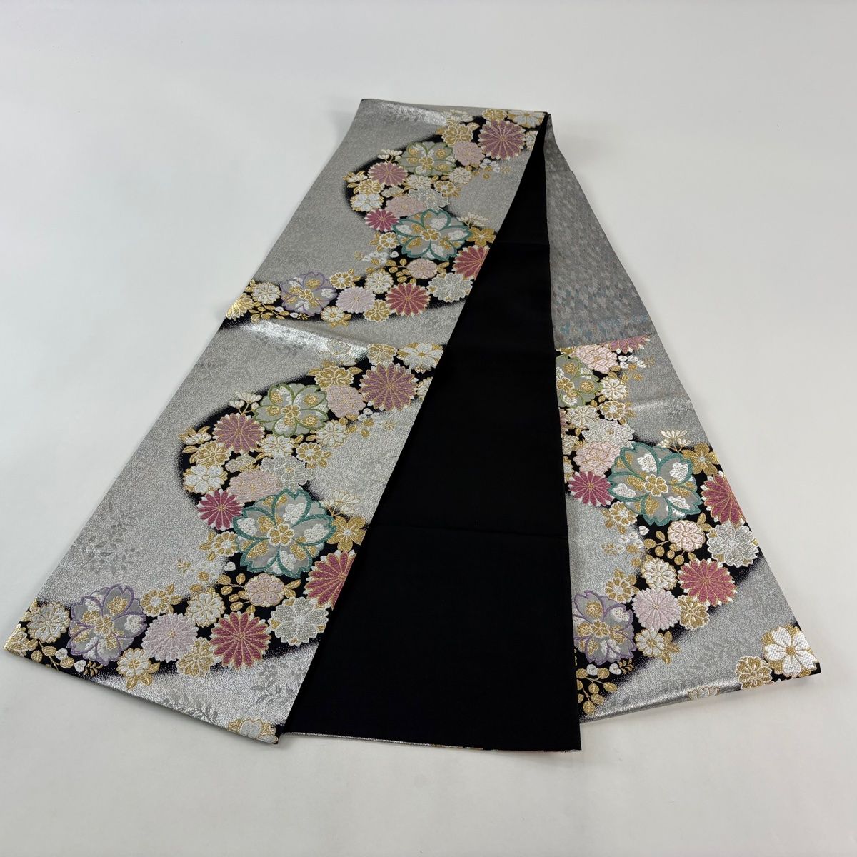 美品】 袋帯 秀品 鈴乃屋 菊 桜 金銀糸 唐織 銀色 六通 正絹 【中古