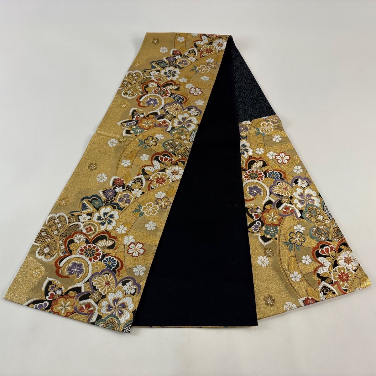 袋帯 秀品 振袖 桜 源氏車 金糸 箔 金色 六通 正絹 【中古】 - メルカリ