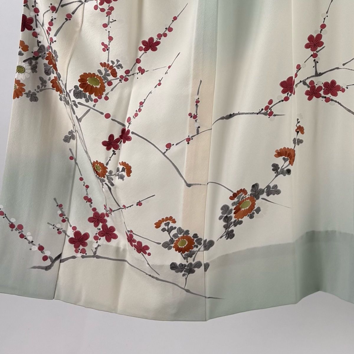 長襦袢 身丈130 cm 裄丈62 5 S 山科春宣 落款 枝梅 菊 ぼかし 薄緑 正絹 秀品